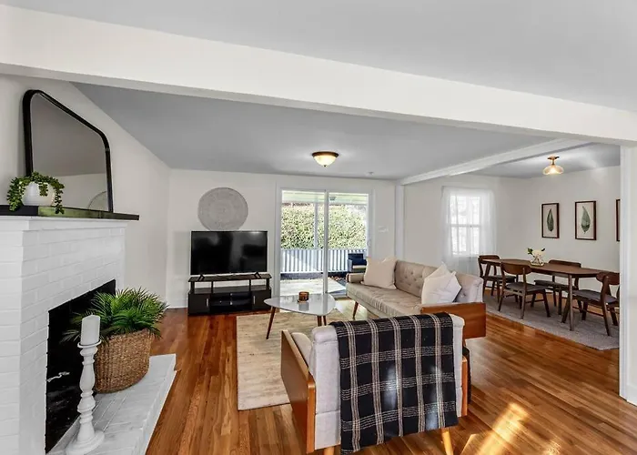 Fully Renovated 4 Bed Buena Vista House Near Wfu *