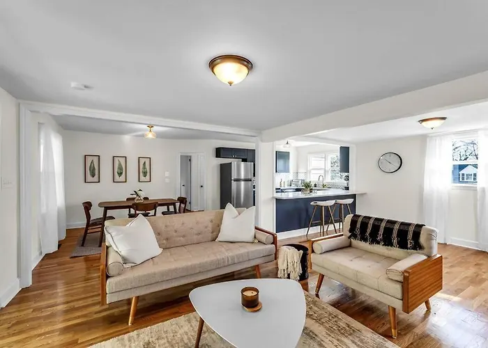 Fully Renovated 4 Bed Buena Vista House Near Wfu Holiday home Winston-Salem