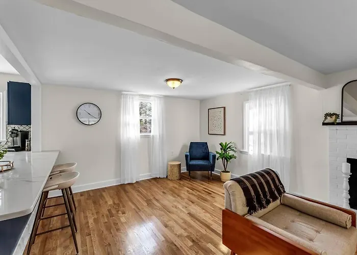 Fully Renovated 4 Bed Buena Vista House Near Wfu Holiday home *