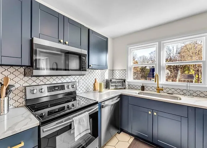 Fully Renovated 4 Bed Buena Vista House Near Wfu Holiday home Winston-Salem