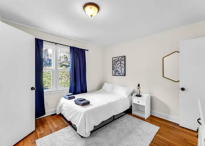 Fully Renovated 4 Bed Buena Vista House Near Wfu *