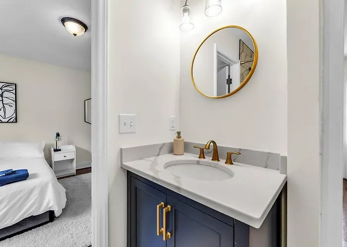 Fully Renovated 4 Bed Buena Vista House Near Wfu Holiday home Winston-Salem