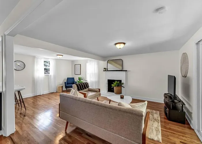 Fully Renovated 4 Bed Buena Vista House Near Wfu *