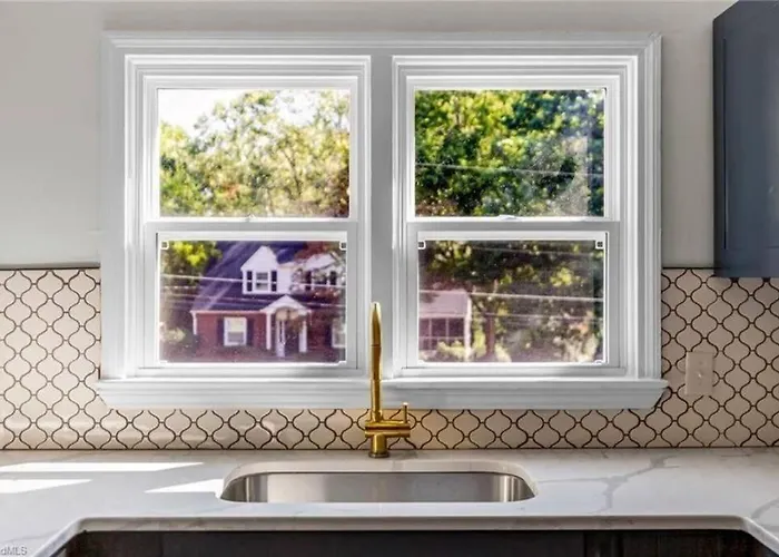 Fully Renovated 4 Bed Buena Vista House Near Wfu Holiday home Winston-Salem